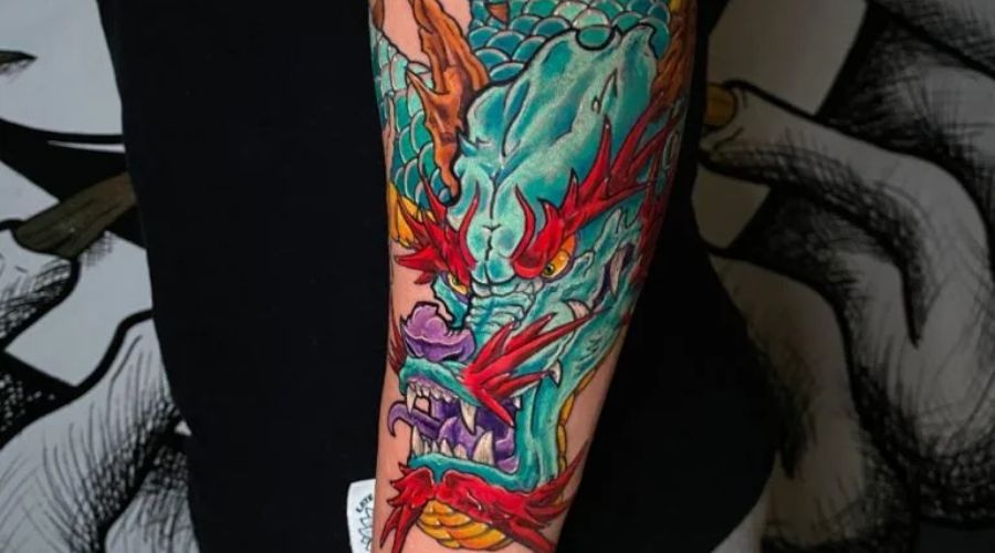 pieza del artista Tatuador Mantus, un increíble dragón